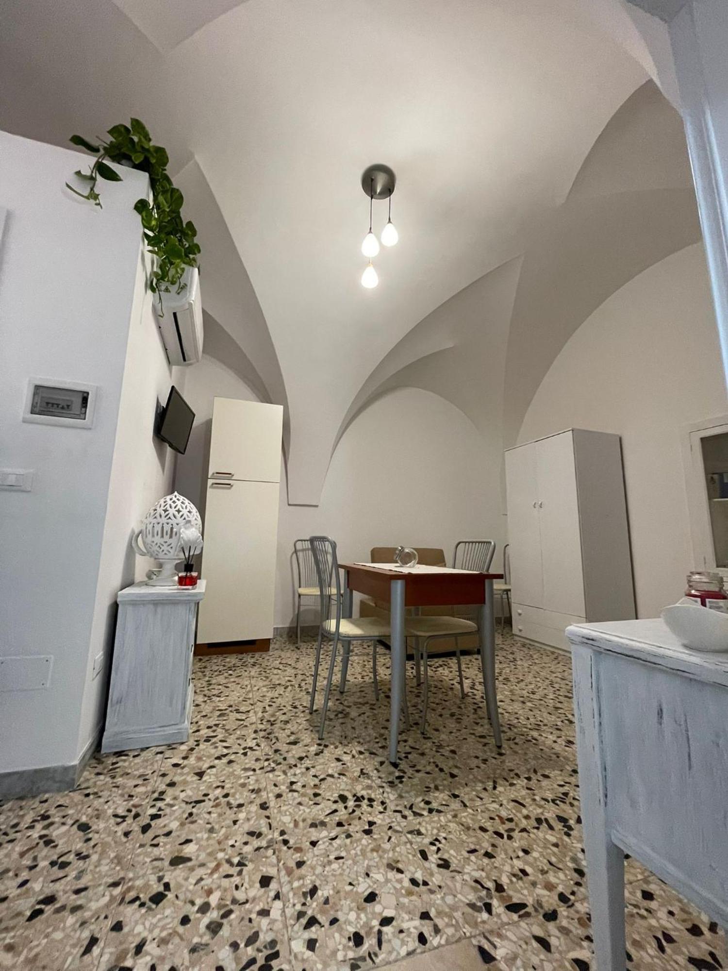 The White Rose Apartment Ceglie Messapica Exterior photo